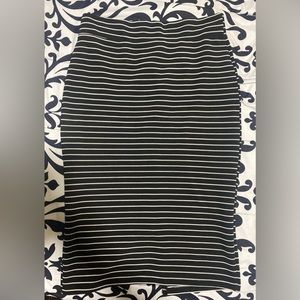 Used Womens Fig&Blu Black and white Stripe Pencil Skirt- size L